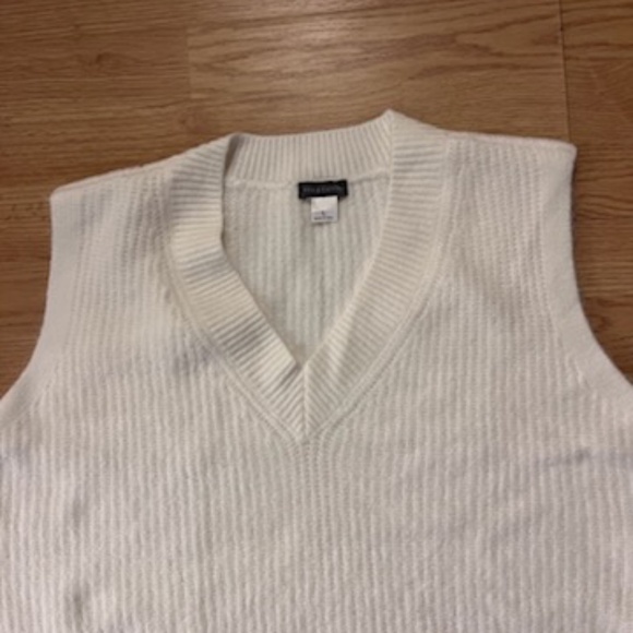 NWT Vince Camuto Women's Oversized Large V-Neck Fuzzy Knit Cozy Creme Vest - Picture 3 of 8